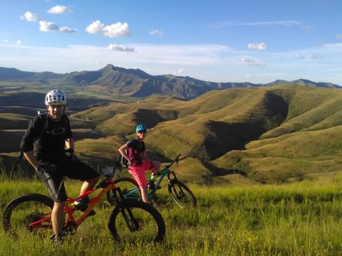 https://www.baobabtrails.com/wp-content/uploads/2018/11/bokpoort-k-lesothské-hranici.jpg
